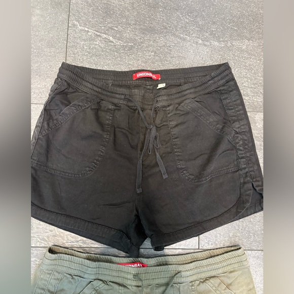 Set of 2 women’s Unionbay shorts, green and black, XL - Picture 3 of 9